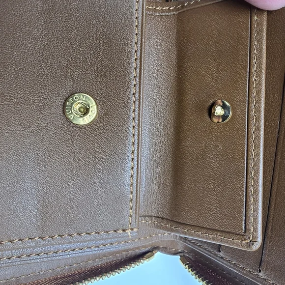 Louis Vuitton compact wallet - SOLD🥳 - Picture 7 of 9